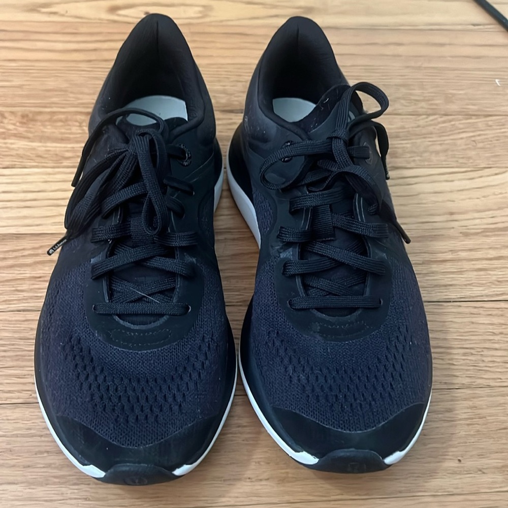 Lululemon size 7 chargefeel shoe.